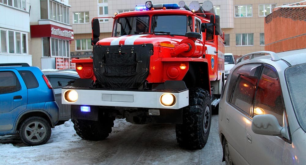 Площадка для установки основной и специальной пожарной техники во дворах: размер, требования и нормативные документы