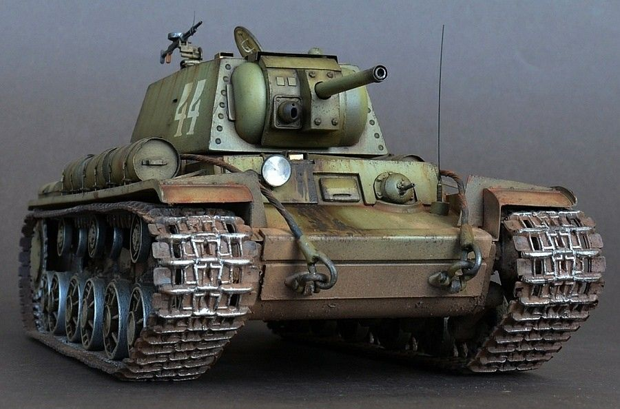 Во внешнем виде КВ-8 было немного отличий от базовой модели. Изображение в свободном доступе.