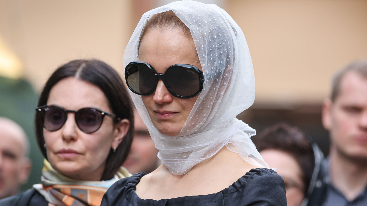 Виктория Исакова на прощании с Юрием Морозом. Фото: Global Look Press