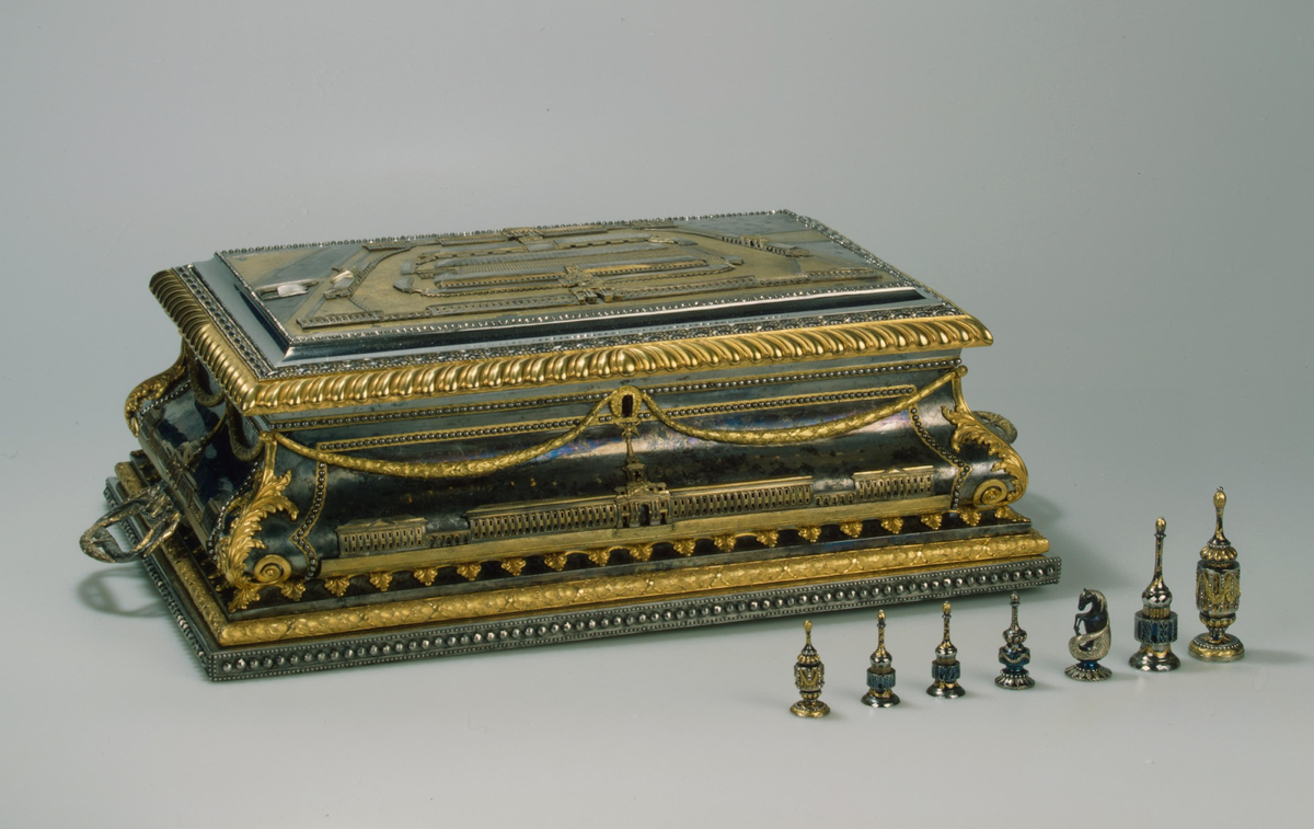 На фото: шахматы, сделанные тульскими оружейниками в 1780-х годах в качестве подношения Екатерине II. Источник: https://vk.com/@-193725879-shahmaty-kak-proizvedenie-iskusstva