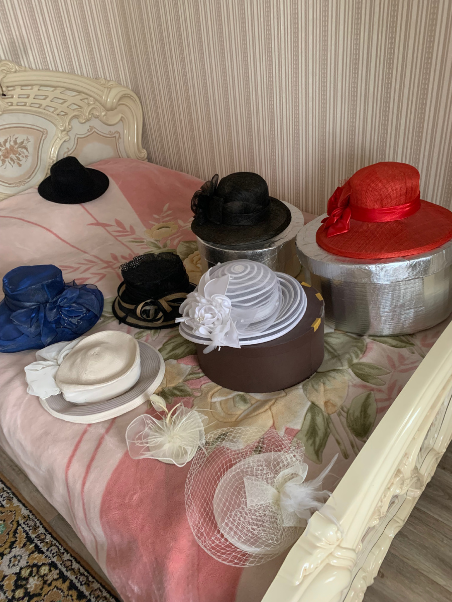 Нашла, которые не разу не выгуливала…