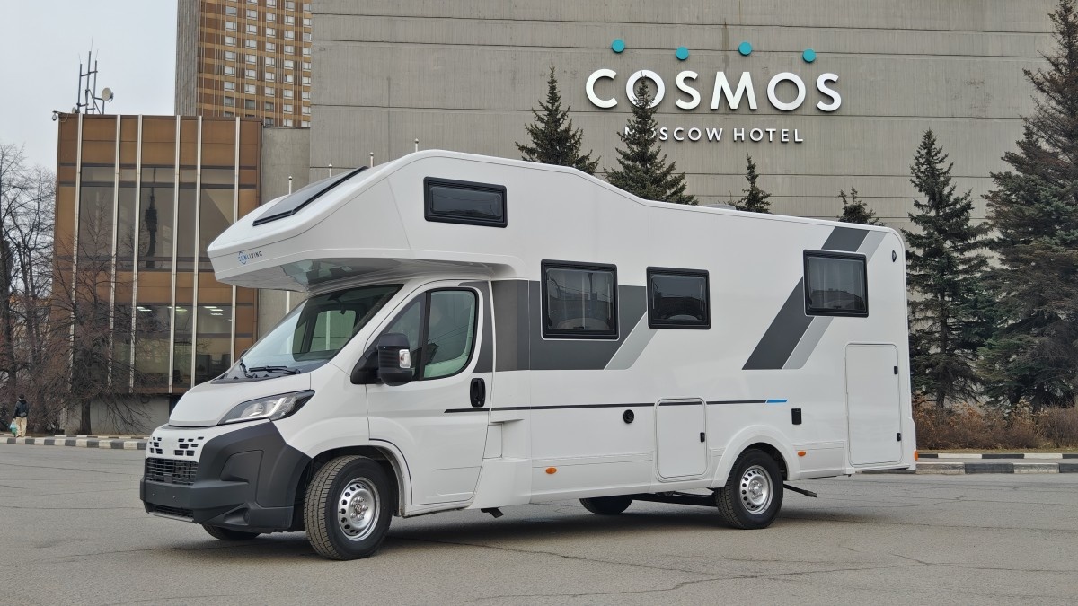 Гостиница "Космос", площадка компании "Яхты на колёсах", проспект Мира, 150