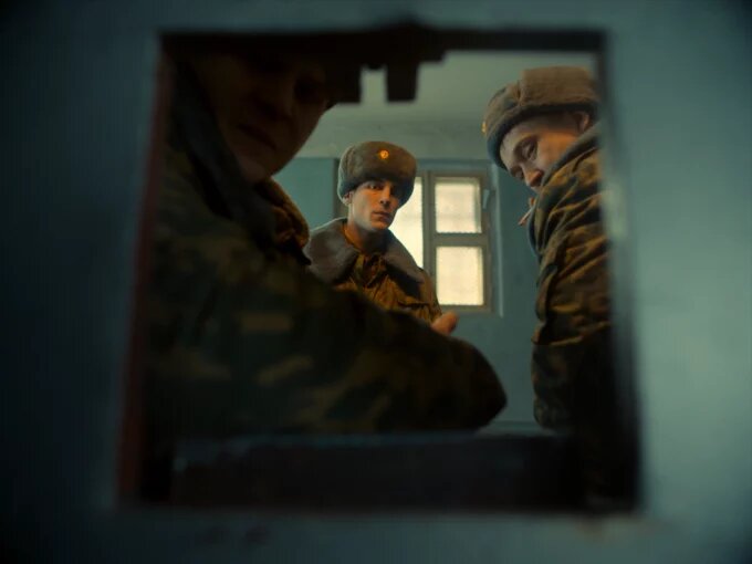    Кадр из сериала «Аутсорс». Источник: Okko