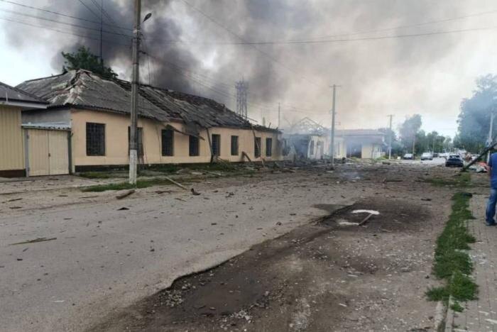 Удары по ТЦК продолжаются. ВКС России разнесли в щепки здание людоловов в Пятихатках в Днепропетровской области, источник Телеграм-канал Синяя Борода