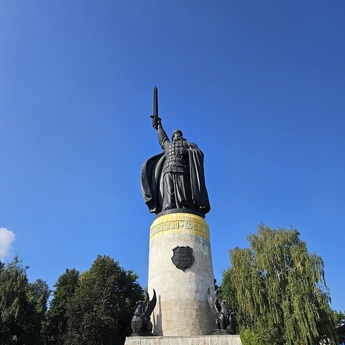 памятник Илье Муромцу 