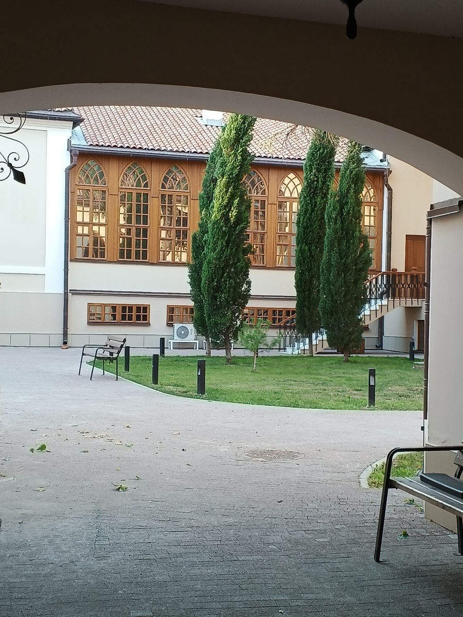 Внутренний двор галереи Айвазовского. Фото Галины Малышевой.