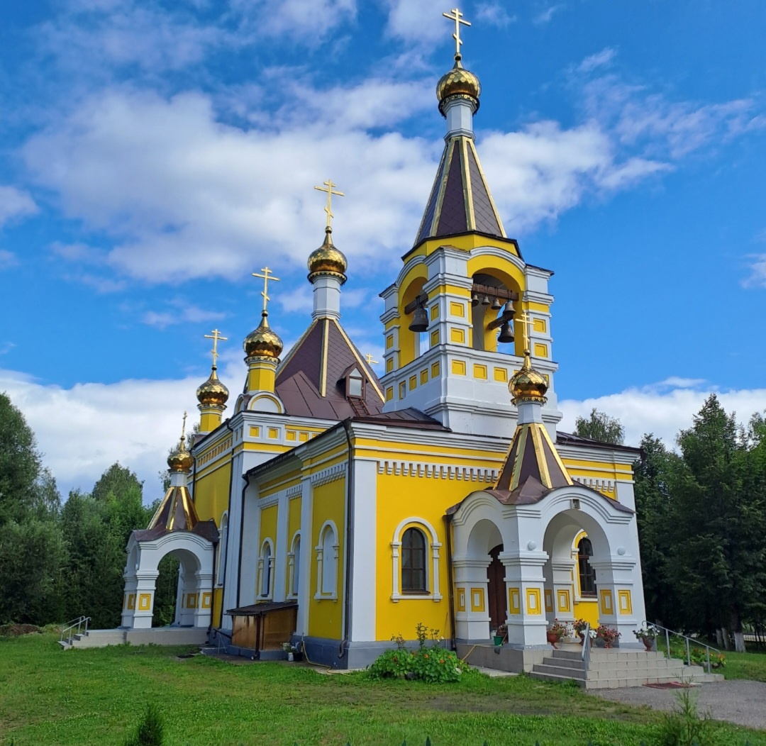 Церковь Владимирской Иконы Божией Матери в п. Жарковский. Фото из личного альбома