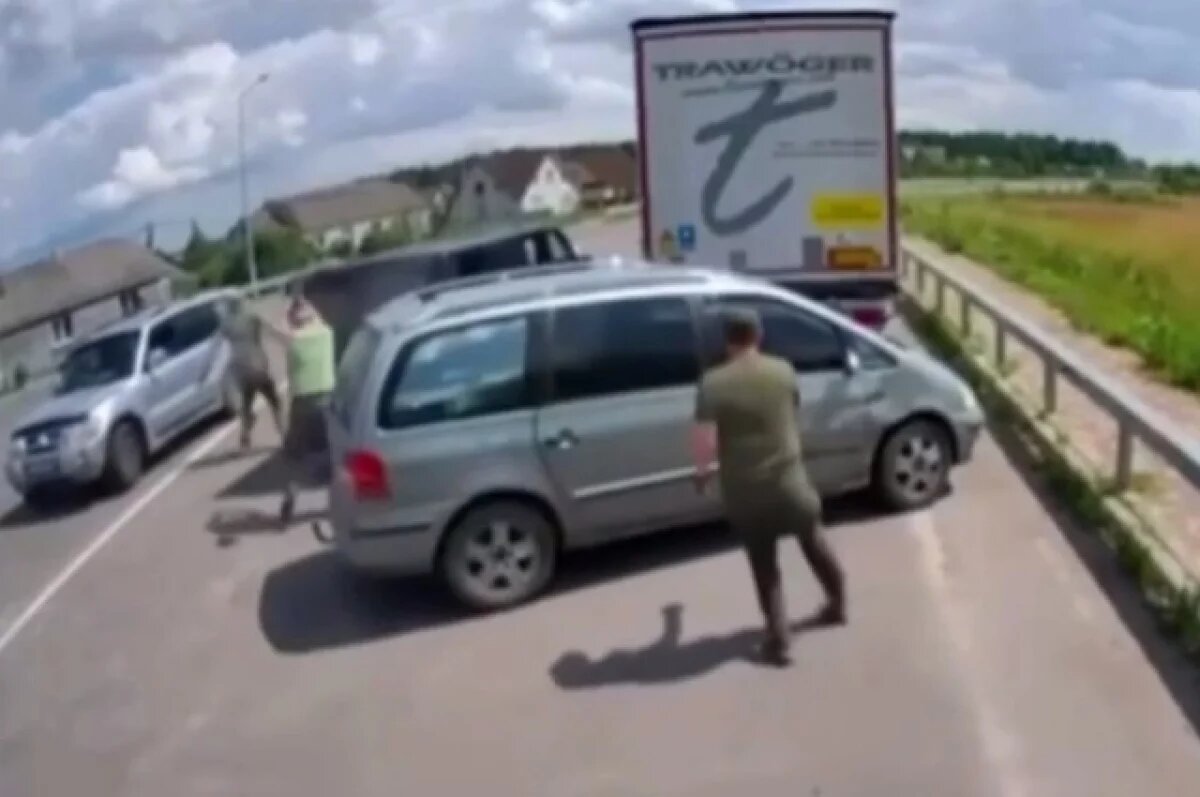    В Волынской области мужчина напал с лопатой на сотрудников ТЦК