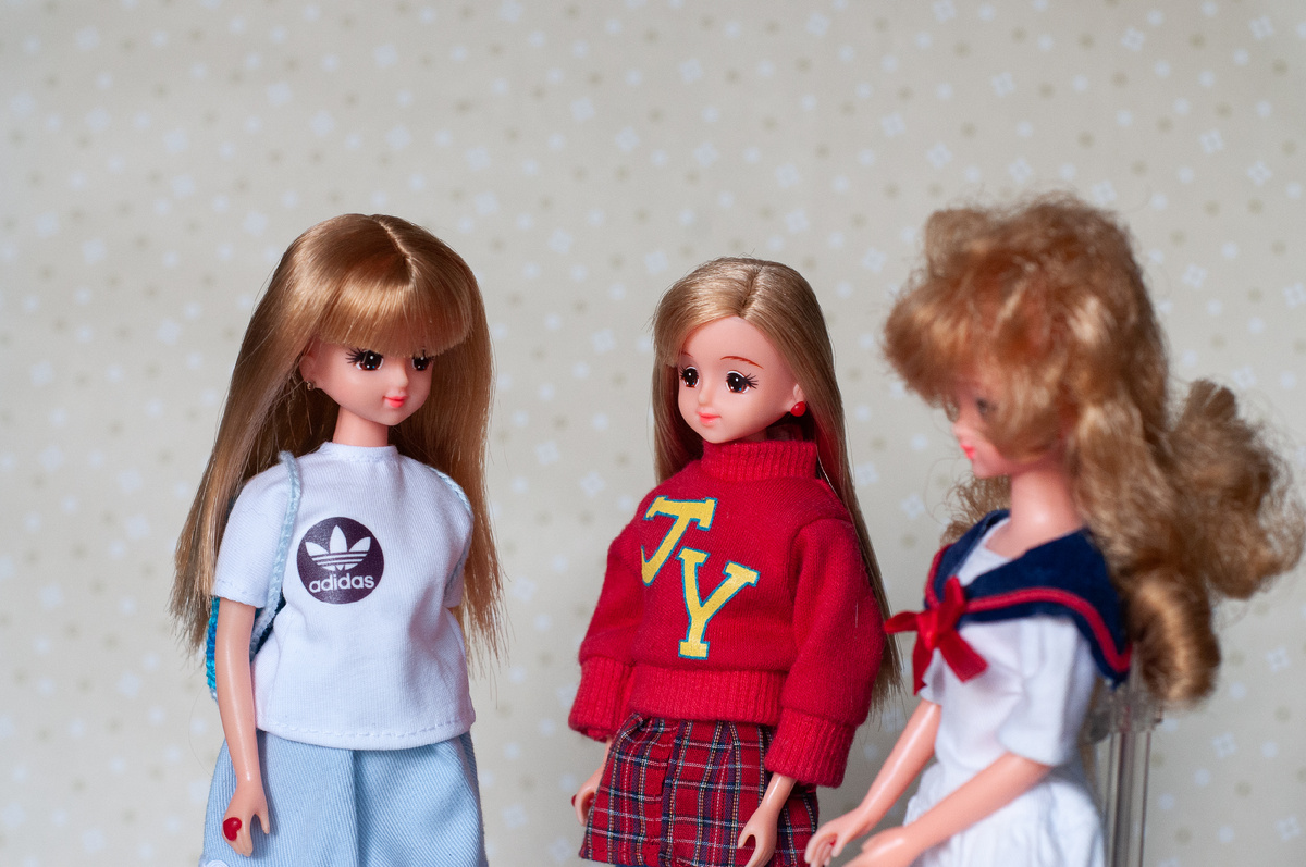 Дженни-путешественница слева и мои девочки, встречающие новую подружку))