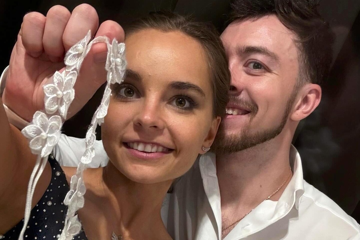     Гимнастка Арина Аверина и фигурист Дмитрий Алиев показали постельное видео