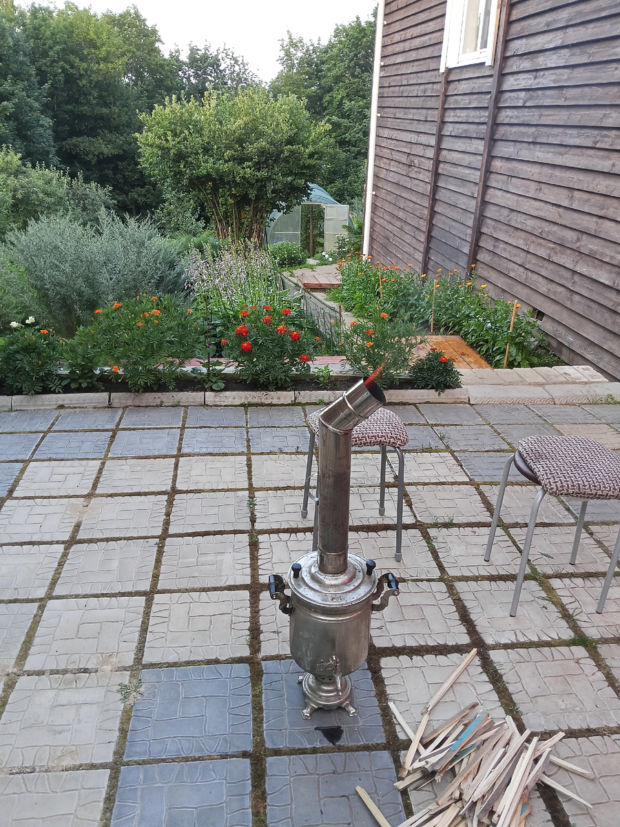 Чай с дымком в окружении родных и друзей