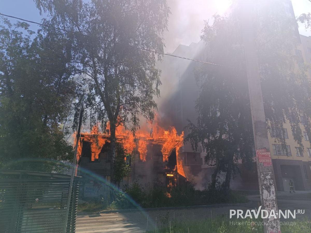    Огонь распространился на площадь 100 квадратных метров