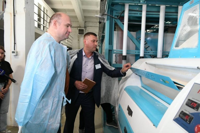    Евгений Солнцев открыл мельничный комплекс в Новоорском районе Оренбуржье