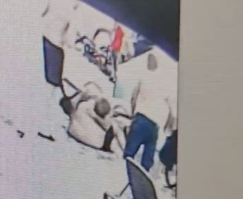    Момент драки зафиксирован на видео. Скриншот: t.me/tg_max_divnich/30616