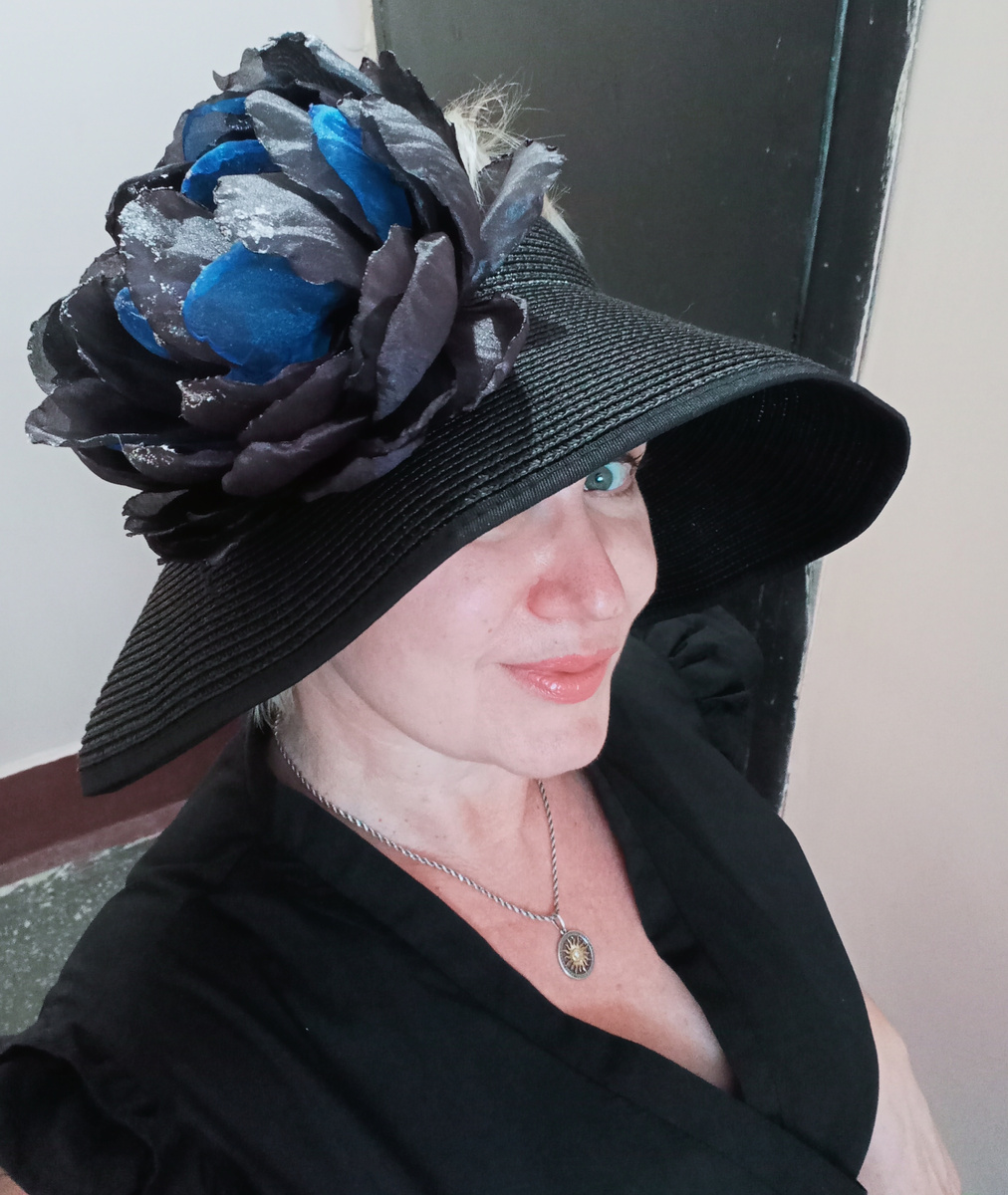 Как говорила моя подруга Лена, когда мы были институтками, "опереточная дива"