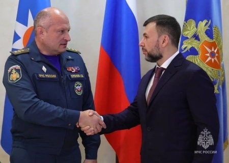    С главой МЧС России Александром Куренковым обсудили ситуацию с водой в Республике, разминирование освобожденных территорий
