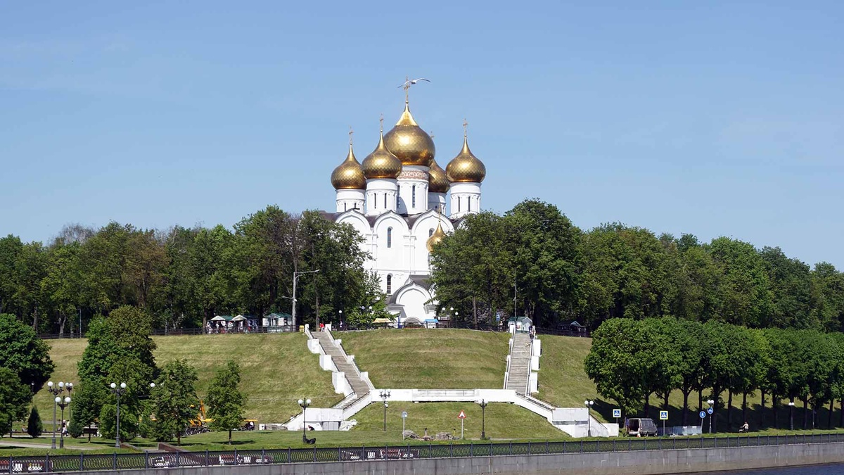 Ярославль — один из самых древних городов нашей страны. Ему более 1000 лет. Считается, что основал его Ярослав Мудрый в 1010 году. Сегодня население города составляет более 500 тысяч человек