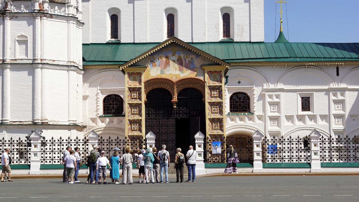 Храм открыт для посещения только в теплое время года. Вход платный, так как сегодня церковь является музеем