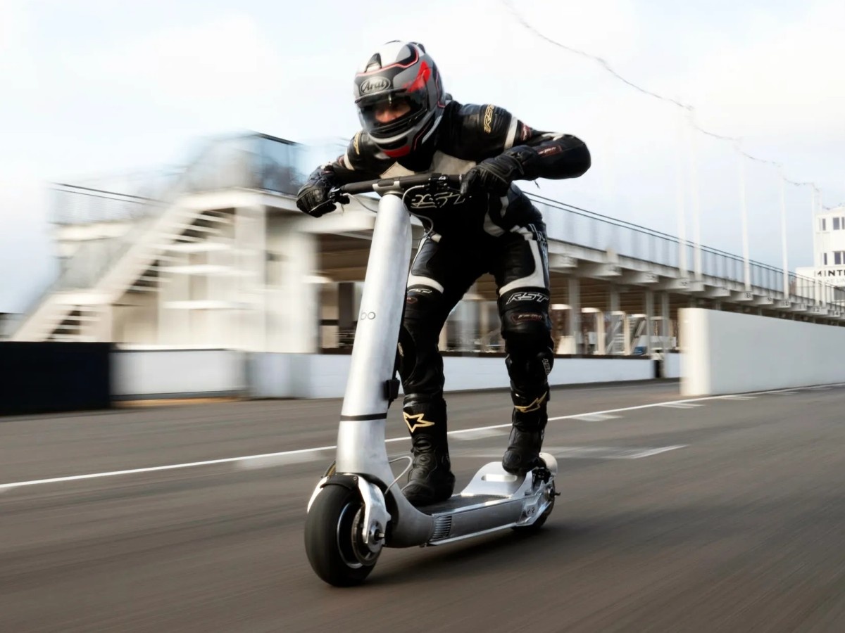    Представлен самый быстрый электросамокат в мире — по цене машины