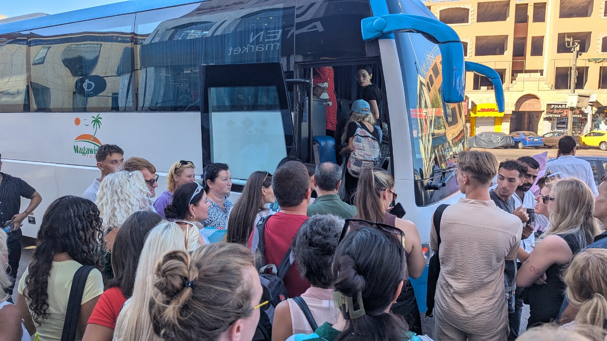 Карета подана, дамы и господа