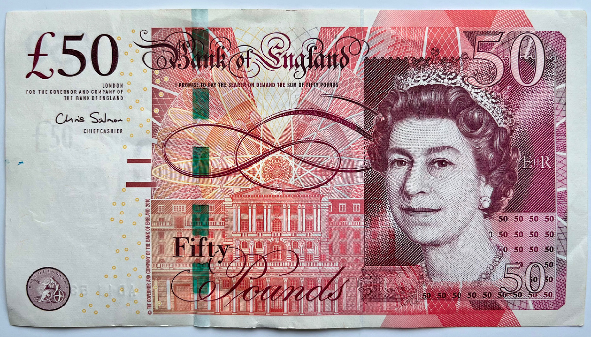 Любимая королева на своём законном месте