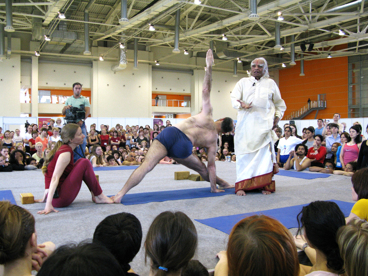  БКС Айенгар в Москве, апрель 2009, Конвенция Yoga Journal.
