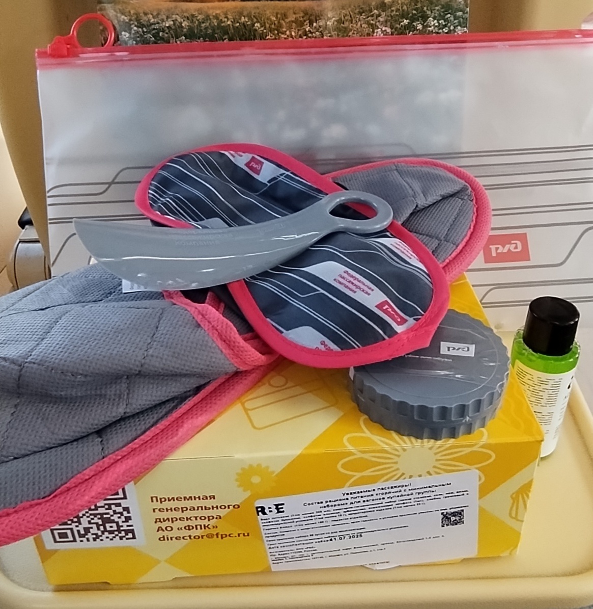 Дорожный набор. Тапки пригодились в гостинице 