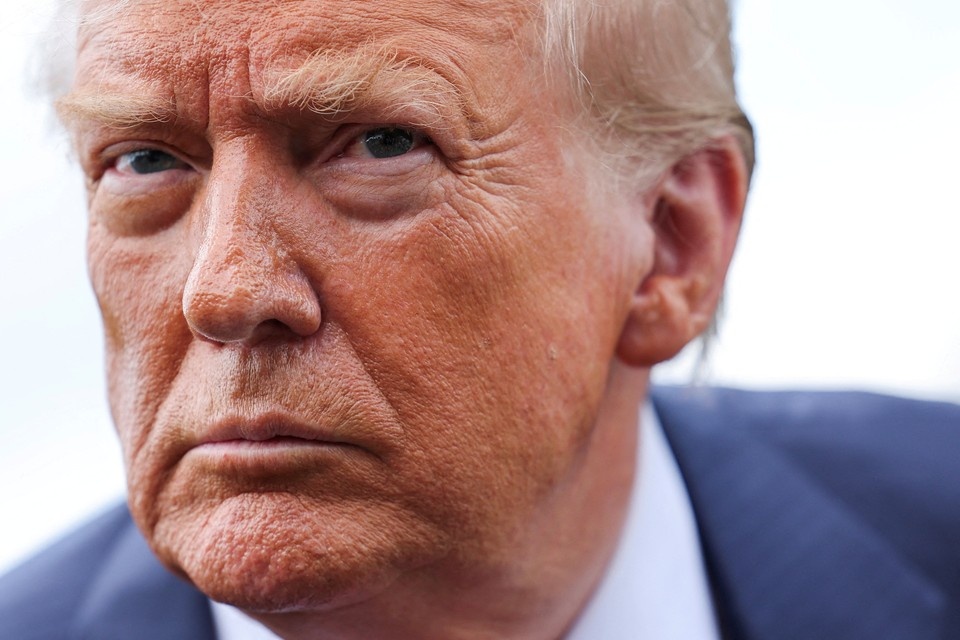    Трамп подал иск в суд на 10 миллиардов долларов: все из-за возможного подарка сутенеру Эпштейну REUTERS