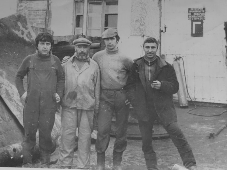 Рабочие люди из СССР, что курили в перерыве