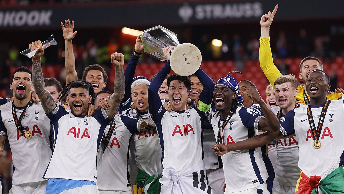    "Тоттенхэм" победил "МЮ", взяв титул. Фото: REUTERS