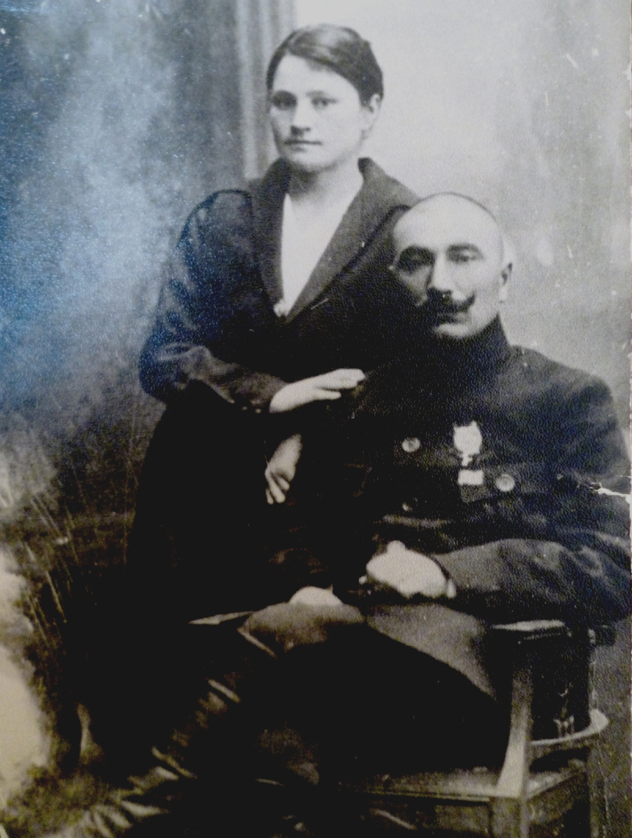 Семён Будённый с женой Надеждой Ивановной в 1920 году / Мартыновский районный краеведческий музей им. В.В. Карпенко / goskatalog.ru