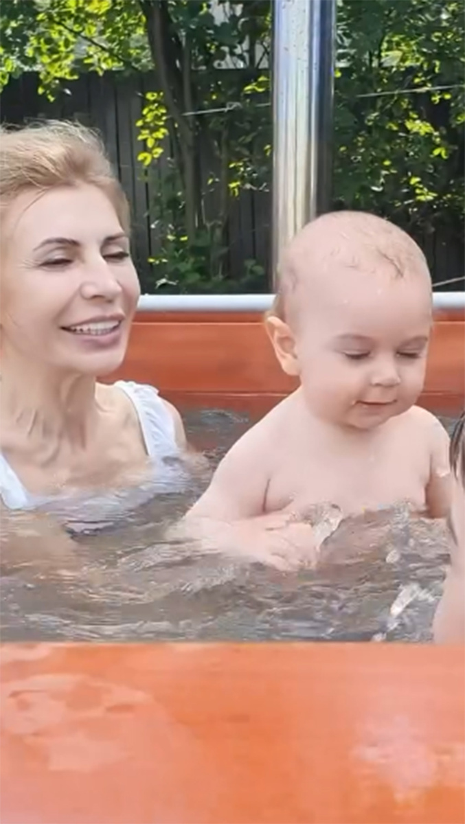 Ирина Агибалова с маленьким внуком Левой. Фото: соцсети Ирины Агибаловой