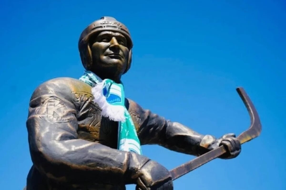    Открыли памятник иркутскому хоккеисту с мячом Евгению Гришину в Черемхово