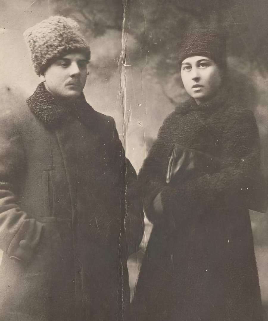 Клемент Ефремович Ворошилов с женой Екатериной Давидовной (Голдой Горбман) / Муниципальное учреждение городского округа Солнечногорск музейно-выставочный центр "Путевой дворец" / goskatalog.ru