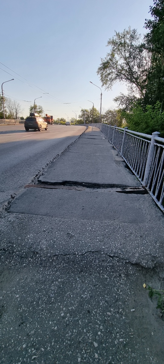 Вид на путепровод в сторону центра.