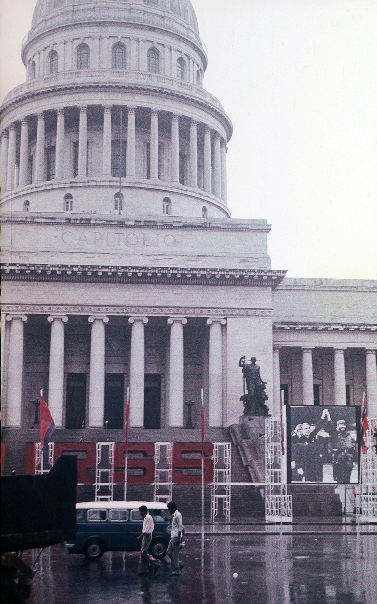 Перед открытием Выставки достижений советской науки и техники в Гаване, 1976 год