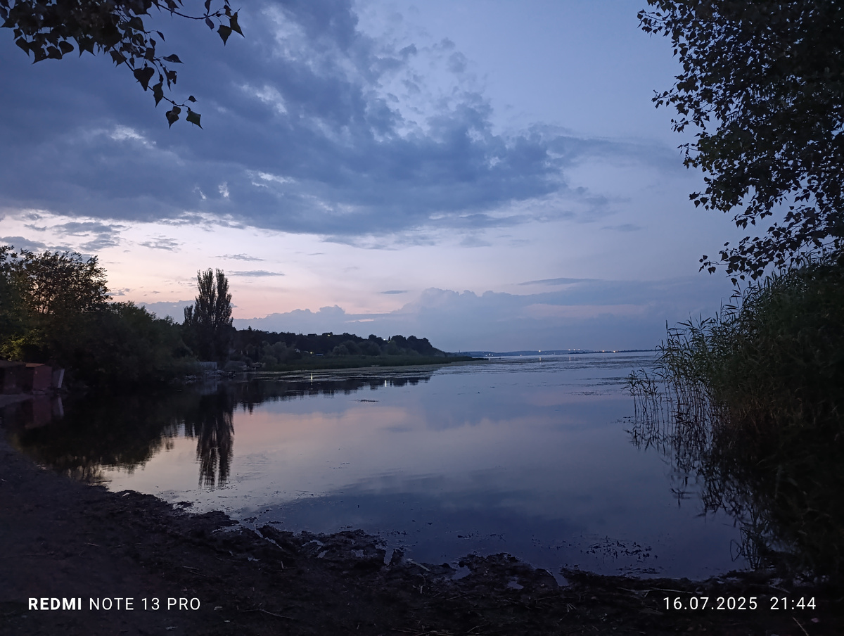 Красивое фото для заголовка. Дача - это такое место, где можно гулять до часа ночи и не получить от родителей по шее))