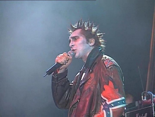 Михаил Горшенёв перенёс 8 клинических смертей, связанных с употреблением запрещённых веществ. Несмотря на зависимость, музыкант осознавал проблему и пытался бороться с ней до конца жизни