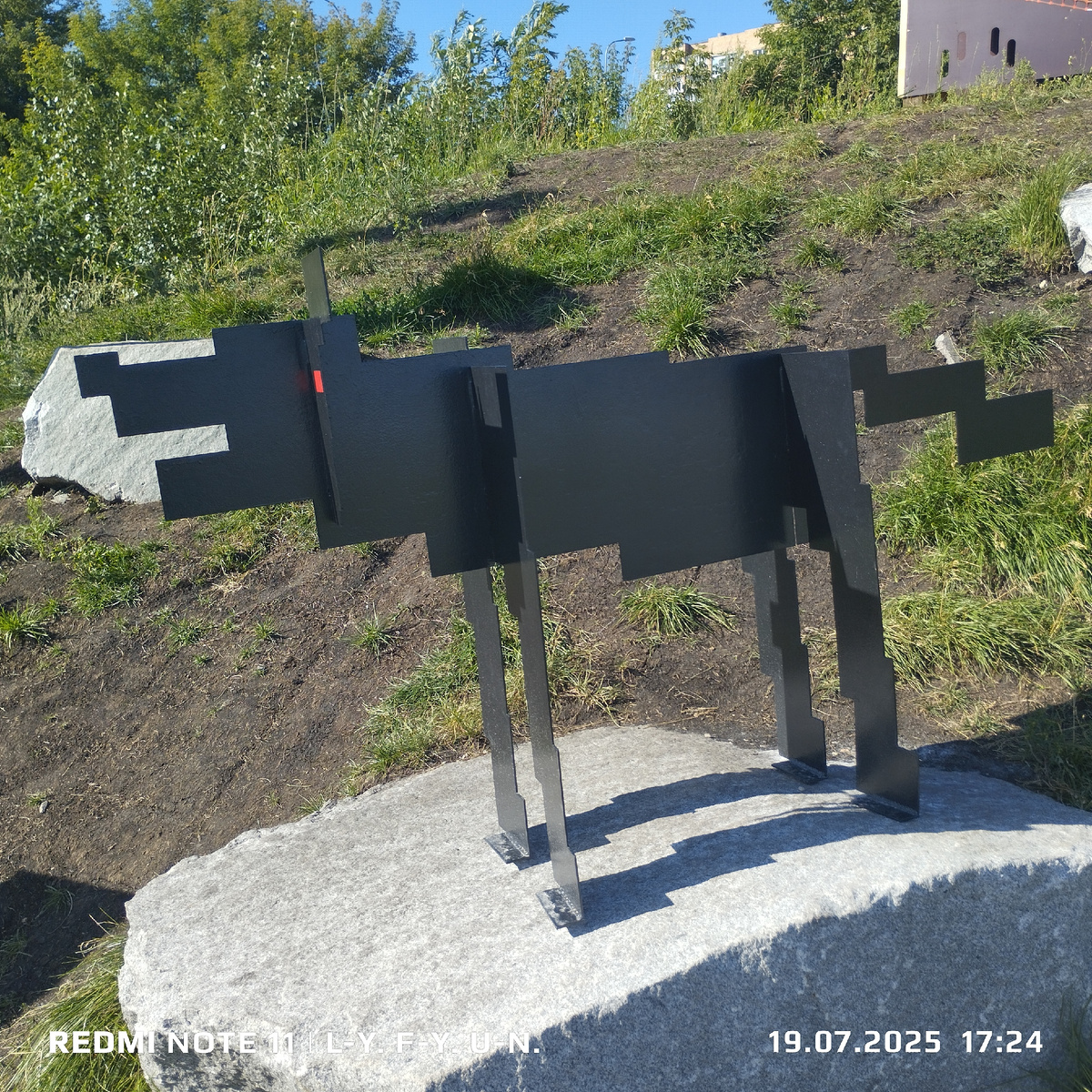 Кроме этой псины ничего нового не обнаружил.