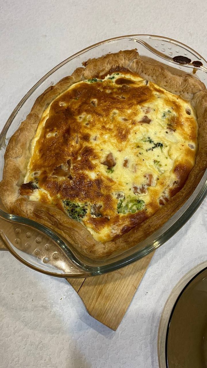 фото автора: киш с брокколи и семгой в готовом виде