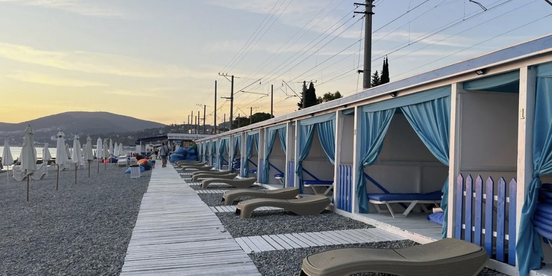 Пляжи Адлера в июле: сравнение по чистоте, людям и удобству