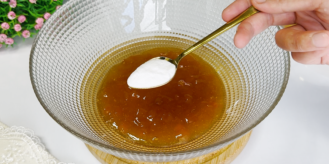 Беру любое варенье и соду. Давно забытый рецепт из СССР. Так готовила моя бабушка к чаю