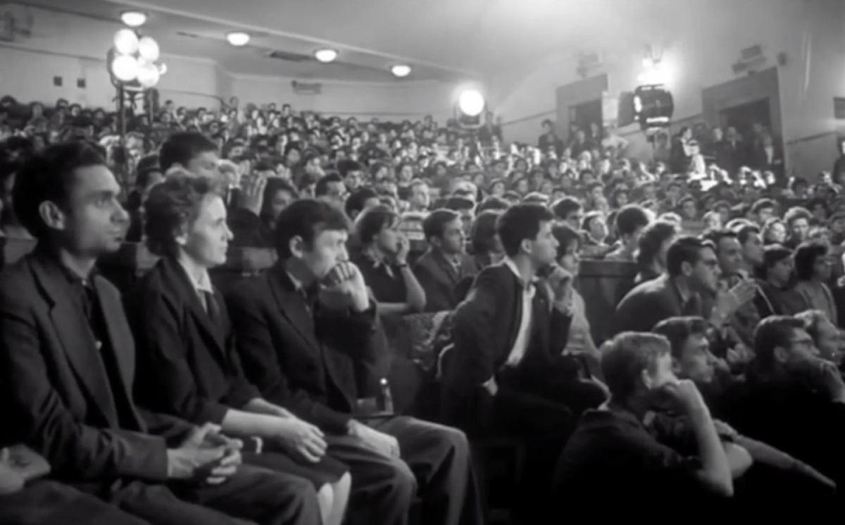 кадр из к/ф "Застава Ильича"/"Мне двадцать лет"