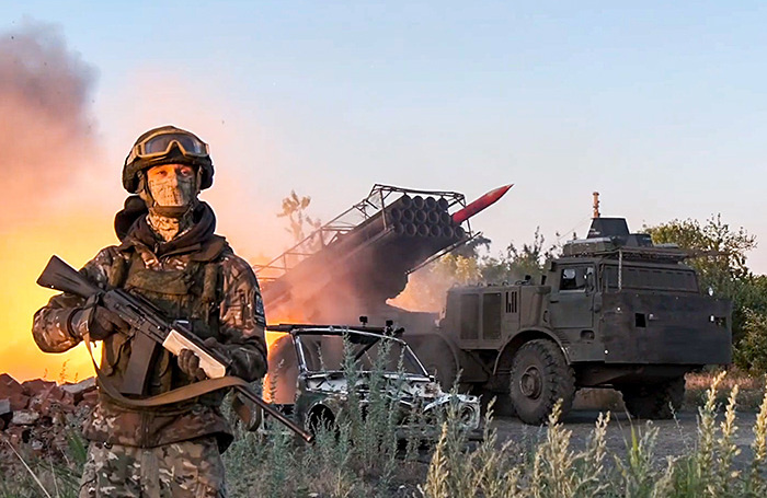     Работа расчета РСЗО «Ураган» в зоне СВО.пресс-служба Минобороны России/ТАСС