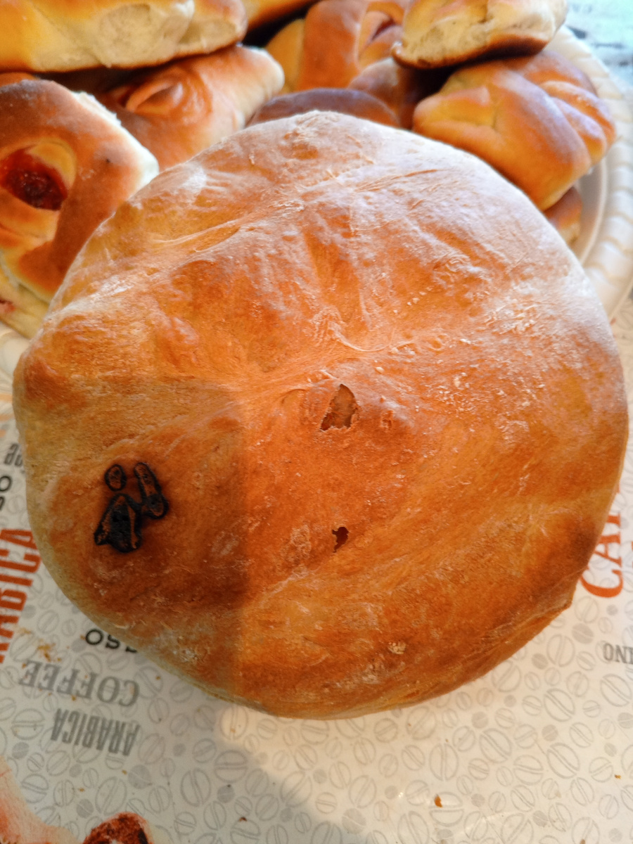 Этот хлеб отдала сыну.