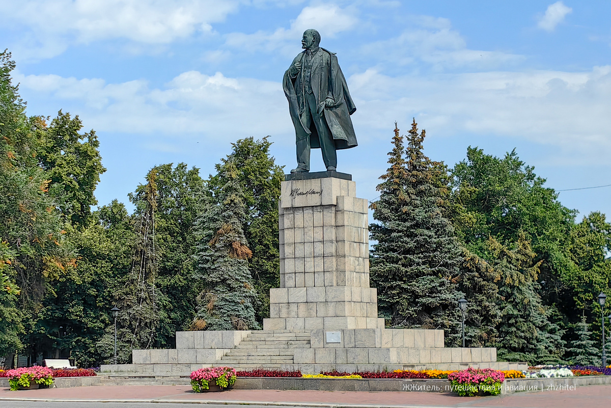 Памятник Владимиру Ильичу в Ульяновске