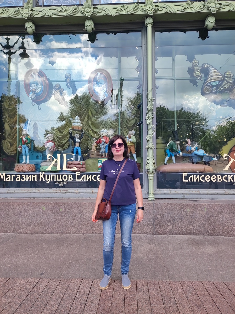 Походили внутри , как по музею.