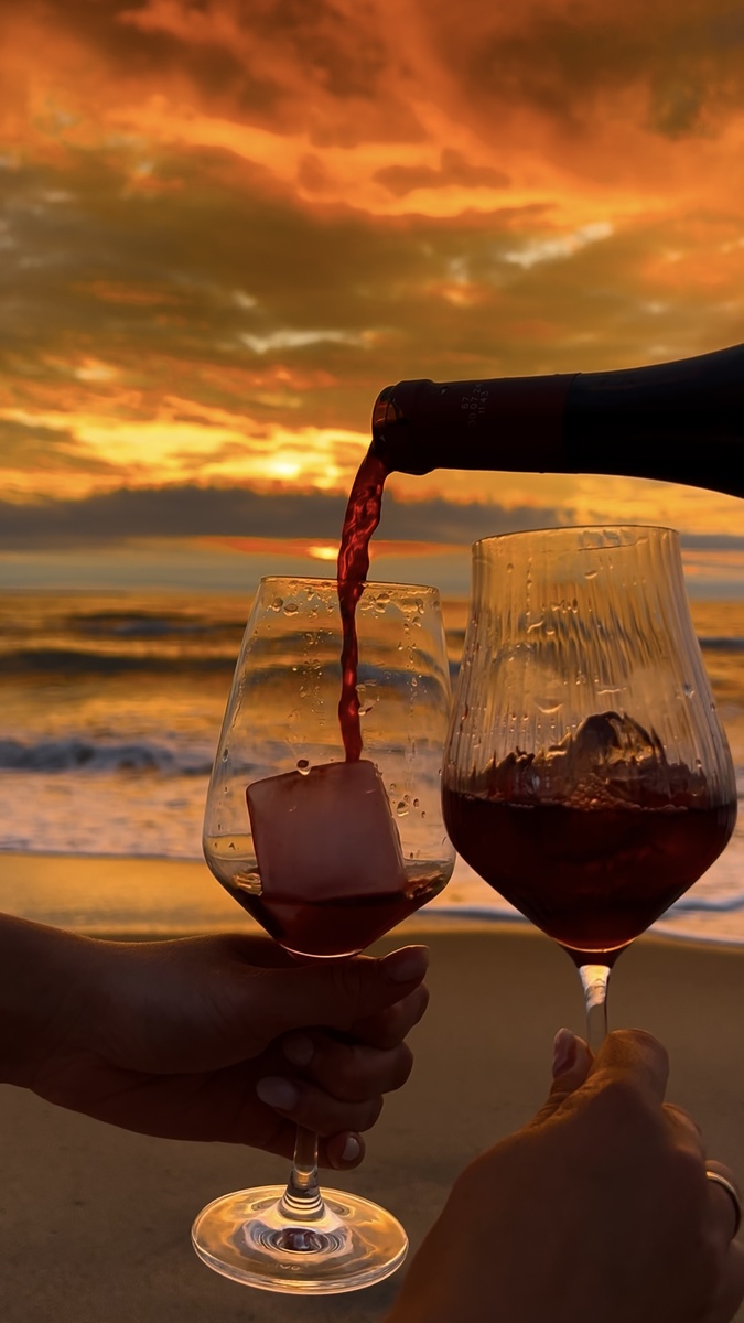 Почему мы больше любим читать блогеров, а не Отзовик? Потому что у блогера всё красиво даже в провале. Упал — и сразу контент. На Отзовике — жалоба в три абзаца