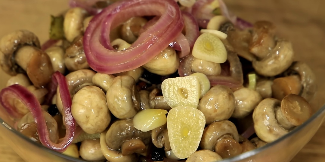 Шампиньоны маринованные за 5 минут! И вкусно и быстро!