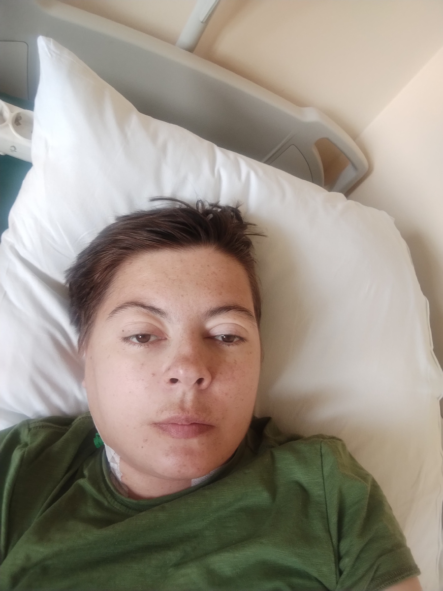 Лежу. С отеками пока.  